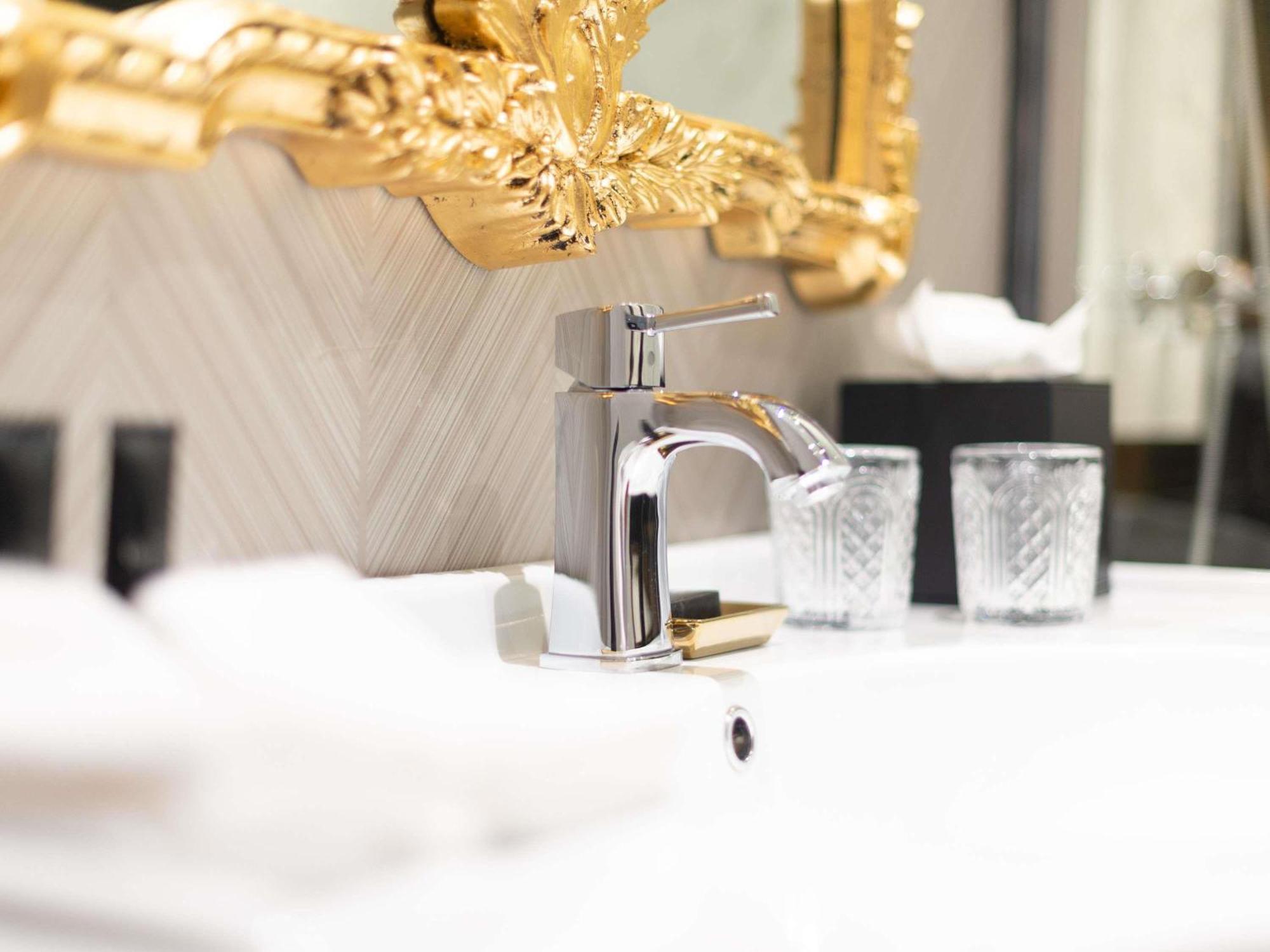 Deluxe King Room,1714102903:JPEG