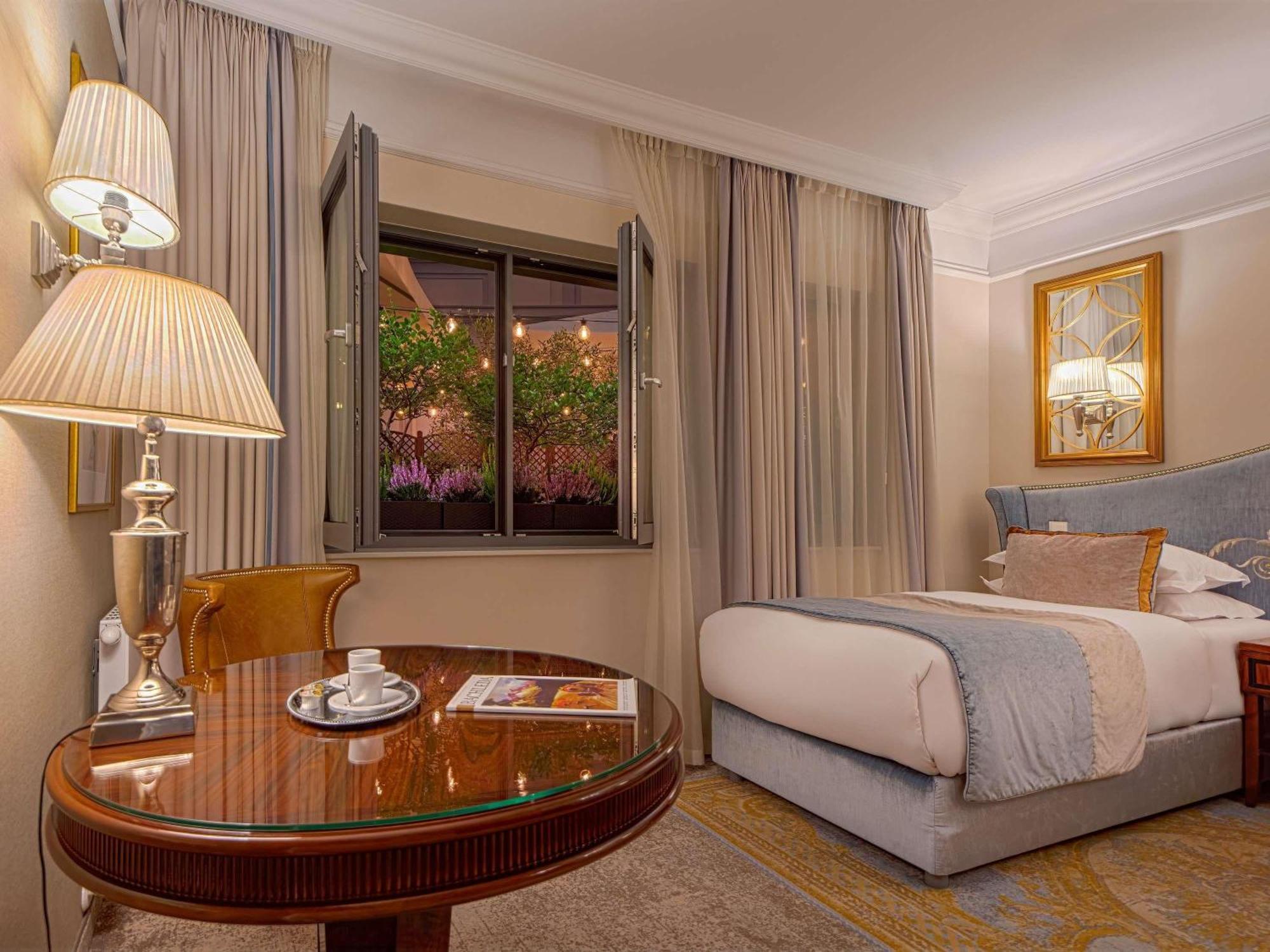 Deluxe Room Twin Beds,1714102923:JPEG